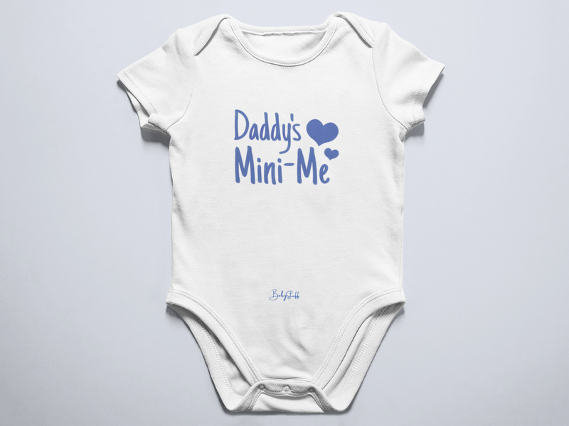 daddy's mini-me text on outfit